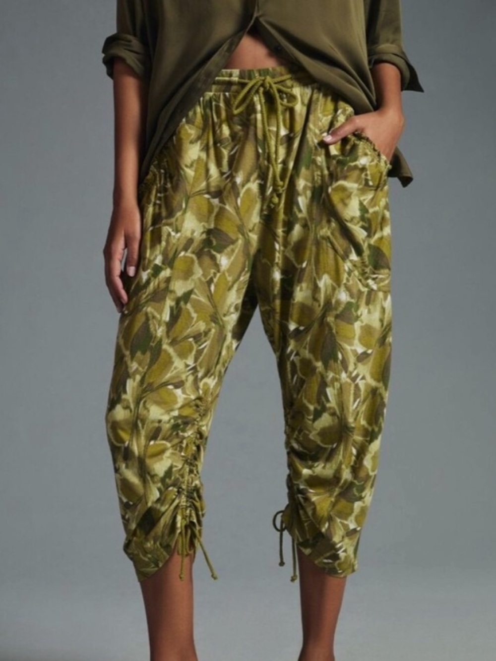 Daily Practice by Anthropologie green Arid Crop Pants size Small